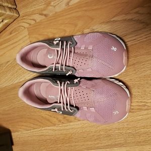 On Cloud Running Shoes 6.5